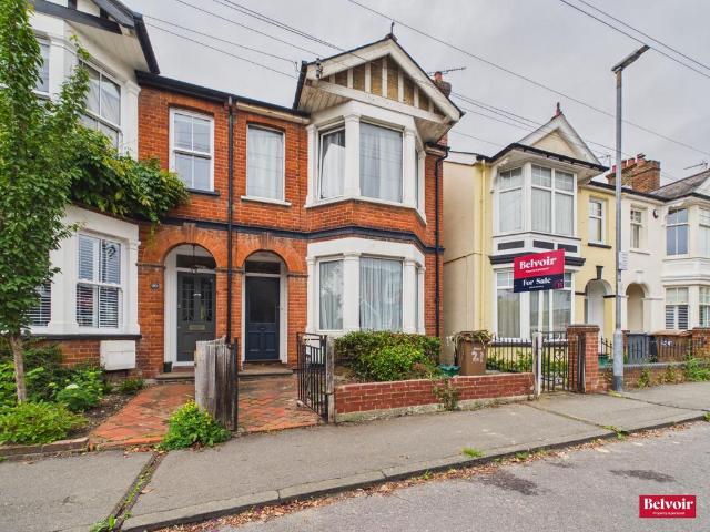 Hill Road, Chelmsford, Essex CM2 3 bed semi detached house to rent £2,200 pcm £508 pw