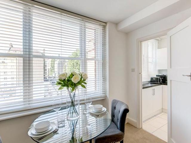 Hill Street W1 Studio to rent £2,817 pcm £650 pw
