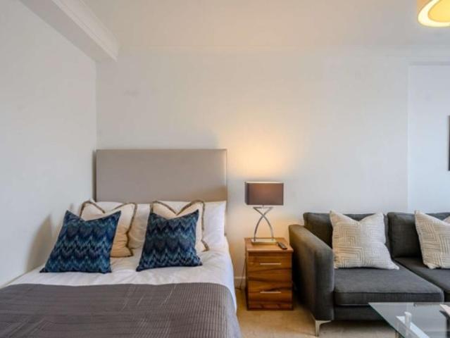 Hill Street, London W1J Studio to rent £2,817 pcm £650 pw