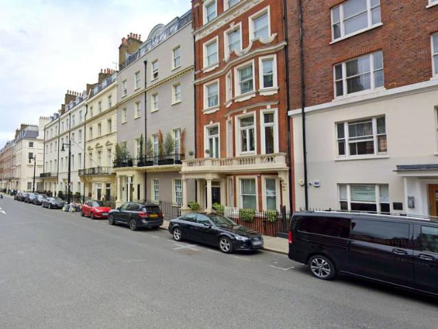 Hill Street, London W1J 1 bed flat to rent £3,272 pcm £755 pw