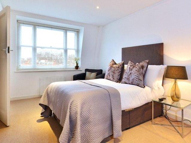 Hill Street, Mayfair, London, W1J 1 bed apartment to rent £2,816 pcm £650 pw