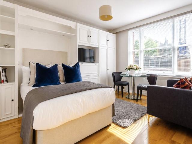 Hill Street, Mayfair, London W1J, 1 bed flat to rent, £2,817 pcm | PrimeLocation