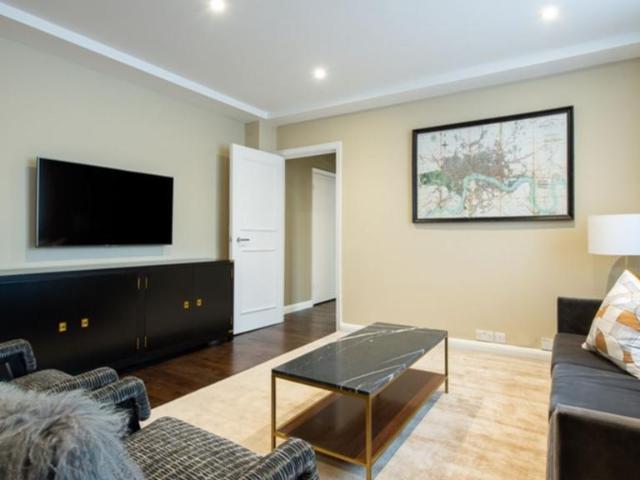 Hill Street, Mayfair, London W1J 2 bed apartment to rent £4,420 pcm £1,020 pw