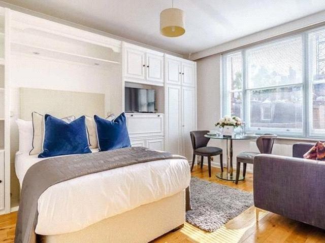 Hill Street, Mayfair, London, W1J Studio to rent £2,816 pcm £650 pw