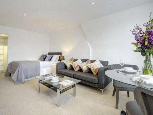Hill Street, Mayfair, London, W1J Studio to rent £2,816 pcm £650 pw
