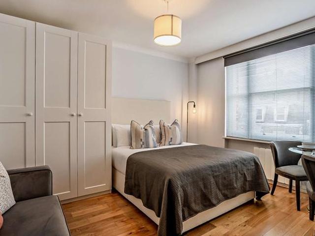 Hill Street, Mayfair, W1J Studio to rent £2,817 pcm £650 pw