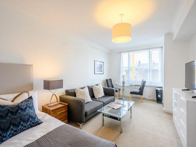 Hill Street, Mayfair, W1J Studio to rent £2,817 pcm £650 pw