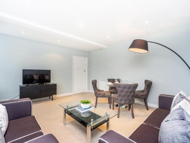 Hill Street, Mayfair 2 bed apartment to rent £5,460 pcm £1,260 pw