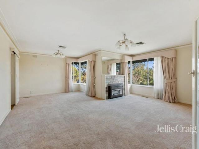 Hill Top Residence in Prime Locale