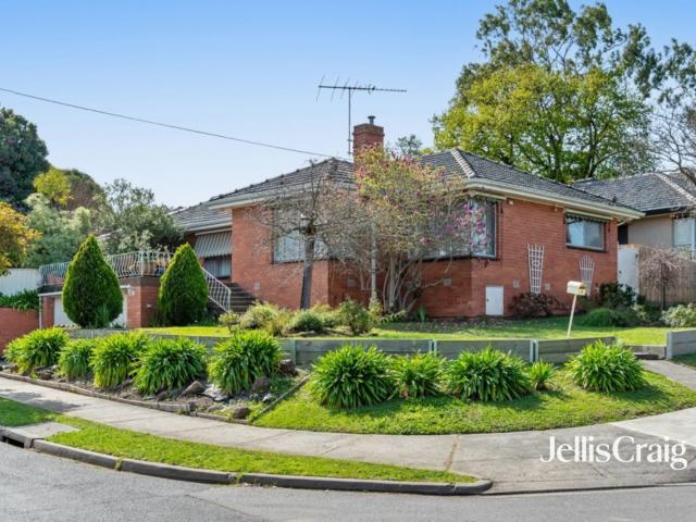 Hill Top Residence in Prime Locale