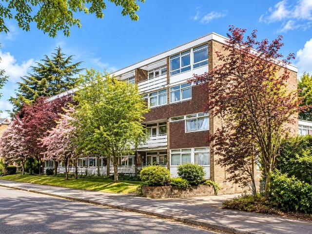 Hill View Court, Woking, Surrey GU22, 2 bed flat to rent, £1,550 pcm | PrimeLocation