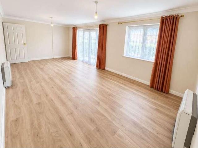 Hill View Drive, London, SE28
