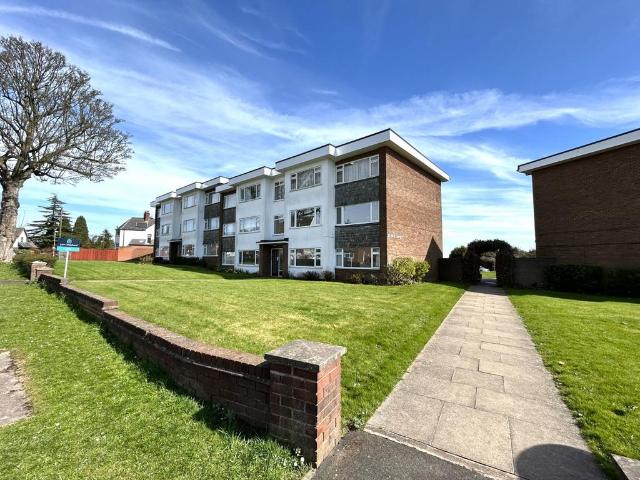 Hill Village Road, Sutton Coldfield. 2 bed flat to rent £1,050 pcm £242 pw
