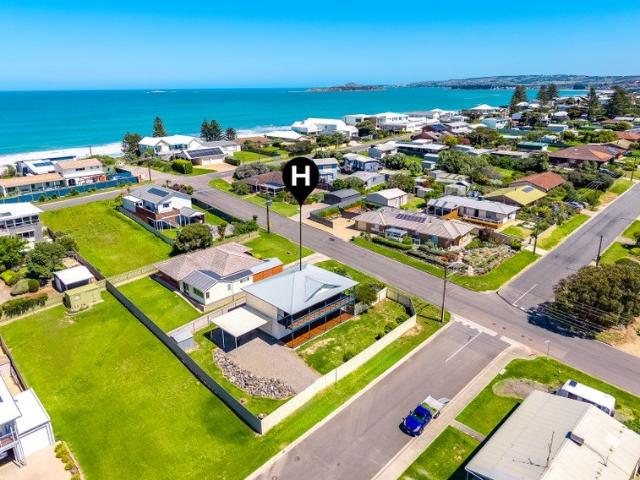Hill & Wetland Views, Relaxed Coastal Living