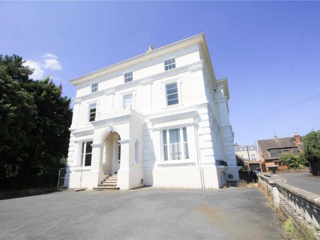 Hillcourt Road, Cheltenham. 3 bed apartment to rent £1,900 pcm £438 pw