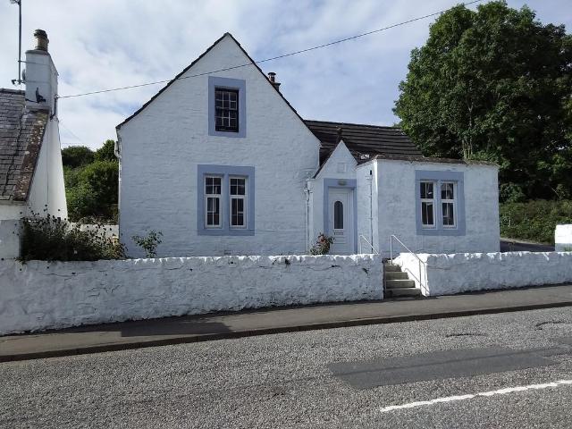 Hillcrest, 2 Main Street, Kirkcowan. 4 bed detached house to rent £750 pcm £173 pw