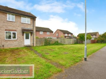 Hillcrest, Cambridge CB23, 3 bed end terrace house to rent, £1,450 pcm | PrimeLocation