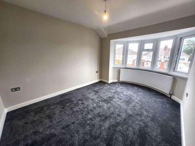 Hillcrest Avenue, Halesowen, B63