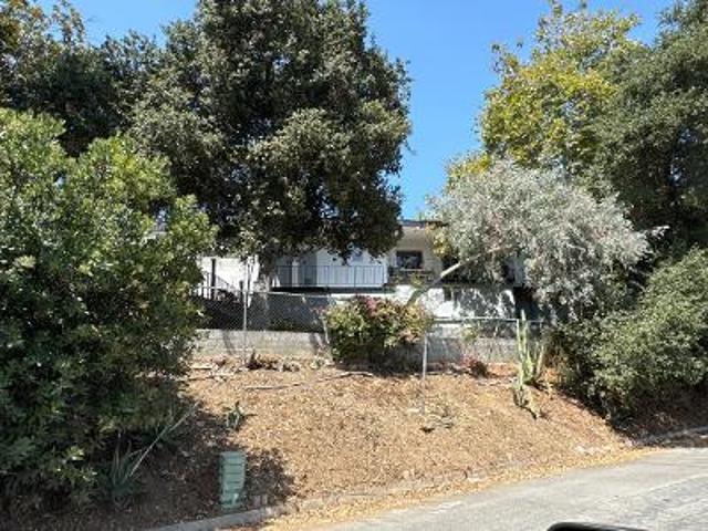 Hillcrest Dr