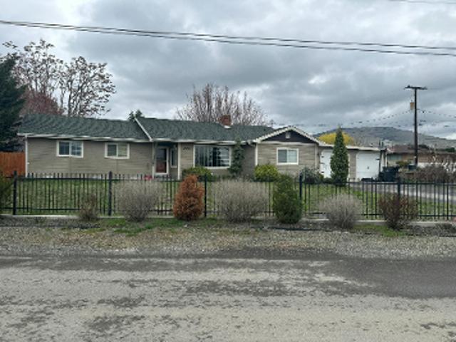Hillcrest Dr