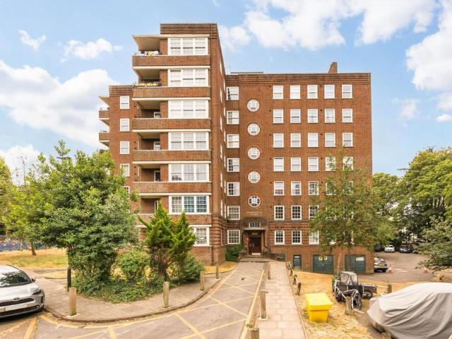 Hillcrest, London N6 3 bed flat to rent £3,000 pcm £692 pw