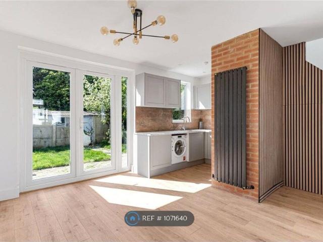 Hillcrest Road, London BR1, 3 bed end terrace house to rent, £2,200 pcm | PrimeLocation