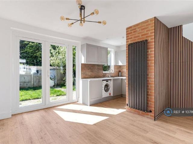 Hillcrest Road, London, BR1 3 bed end of terrace house to rent £2,200 pcm £508 pw