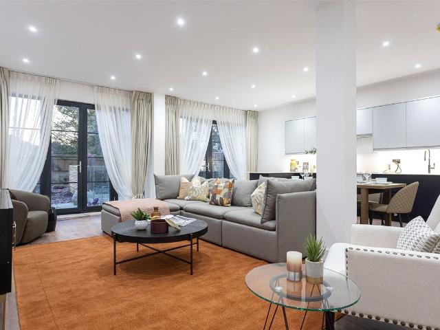 Hillcrest Road, London W3, 4 bed flat to rent, £4,900 pcm | PrimeLocation
