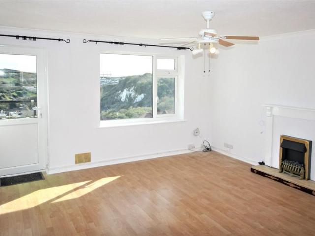 Hillcrest Road, Newhaven 2 bed flat to rent £1,300 pcm £300 pw