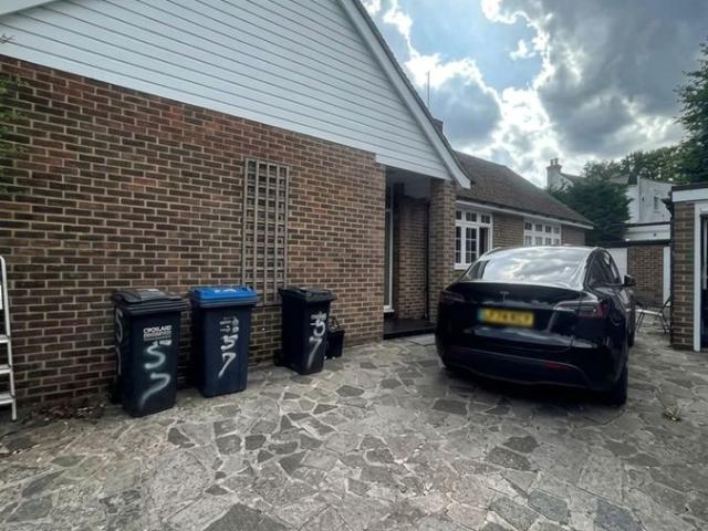 Hillcrest Road, Purley CR8, 3 bed detached bungalow to rent, £2,900 pcm | PrimeLocation