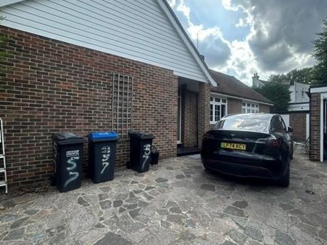 Hillcrest Road, Purley CR8 3 bed detached bungalow to rent £2,900 pcm £669 pw