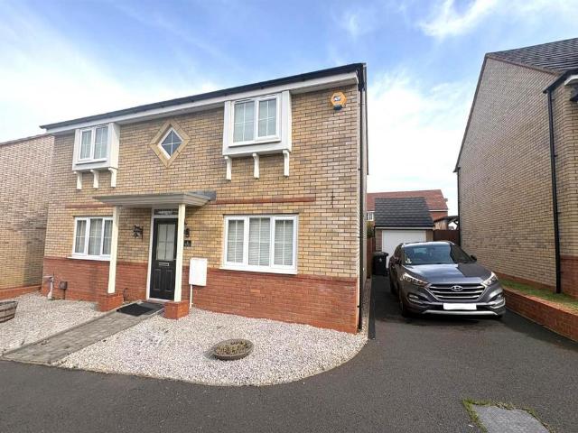 Hillary Close, Corby NN18 4 bed detached house to rent £1,595 pcm £368 pw