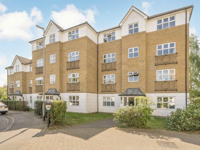 Hillary Drive, Isleworth TW7, 2 bed flat to rent, £1,600 pcm | PrimeLocation