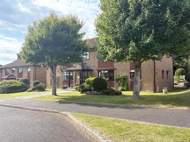 Hillborough Close, Bexhill On Sea TN39, 2 bed flat to rent, £1,100 pcm | PrimeLocation