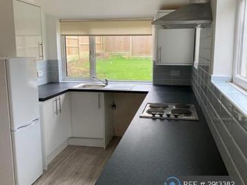Hillborough Road, Luton, LU1 5 bed detached house to rent £2,150 pcm £496 pw