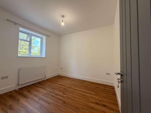 Hillborough Road, Luton, LU1