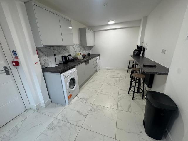 Hillborough Road, Luton LU1 Studio to rent £750 pcm £173 pw