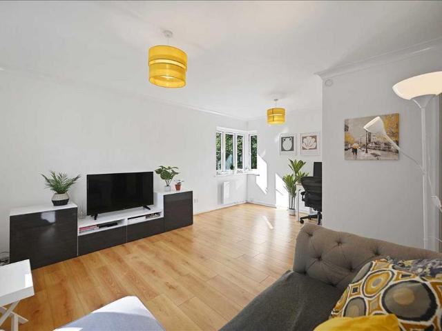 Hillbury Road, London 1 bed apartment to rent £1,900 pcm £438 pw