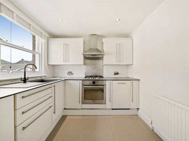 Hillgate Place, Clapham South SW12, 2 bed flat to rent, £2,750 pcm | PrimeLocation