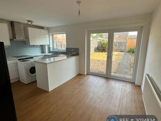 Hillgrounds Road, Bedford, MK42 3 bed end of terrace house to rent £1,550 pcm £358 pw