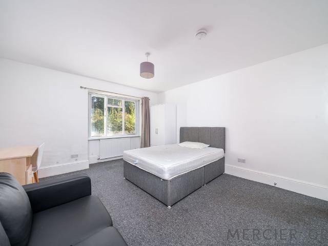 Hilldrop Road, Camden N7, 4 bed flat to rent, £4,247 pcm | PrimeLocation