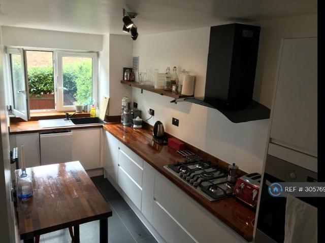 Hillery Close, London, SE17 2 bed flat to rent £3,100 pcm £715 pw
