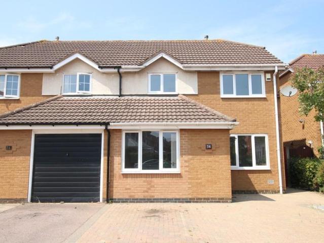 Hillesden Avenue, Bedford, MK42 9YX 4 bed property to rent £1,695 pcm £391 pw