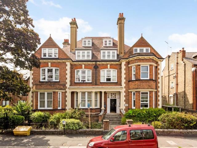 Hillfield Avenue London N8 2 bed apartment to rent £2,250 pcm £519 pw