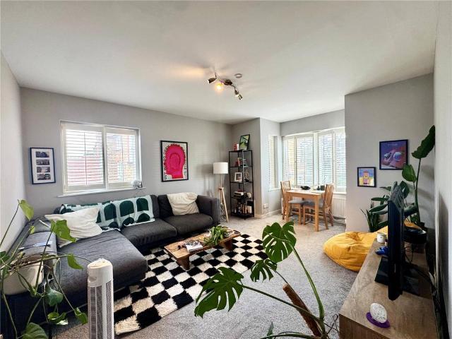 Hillfield Avenue, London, N8 2 bed apartment to rent £2,500 pcm £577 pw