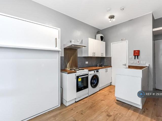 Hillfield Avenue, London, N8 Studio to rent £1,275 pcm £294 pw