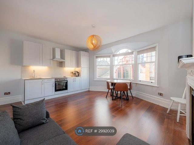 Hillfield Park Mews, London N10, 3 bed flat to rent, £2,700 pcm | PrimeLocation