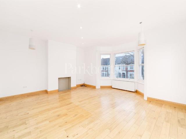 Hillfield Road, West Hampstead NW6, 3 bed flat to rent, £3,600 pcm | PrimeLocation