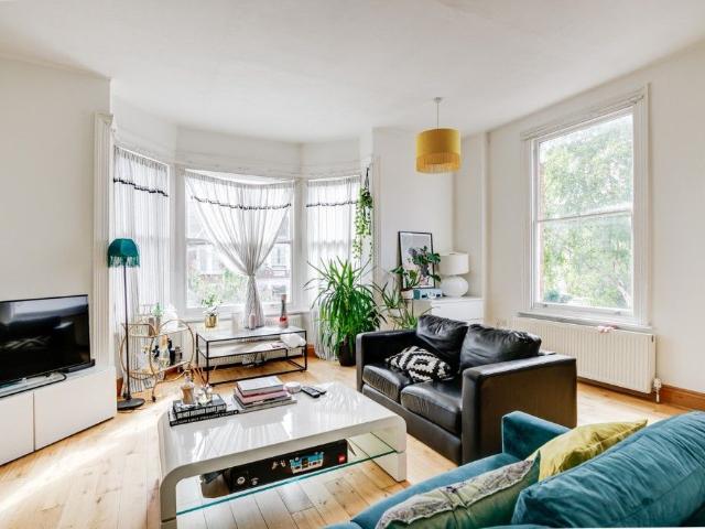 Hillfield Road, West Hampstead NW6, 3 bed flat to rent, £3,600 pcm | PrimeLocation