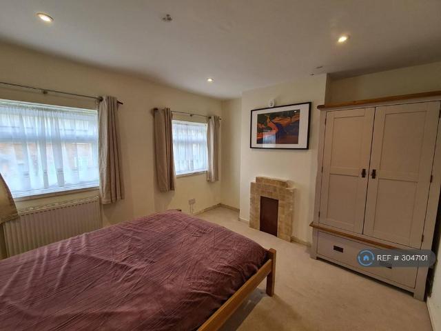 Hillfield Road, Dunton Green. 1 bed in a house share to rent £900 pcm £208 pw
